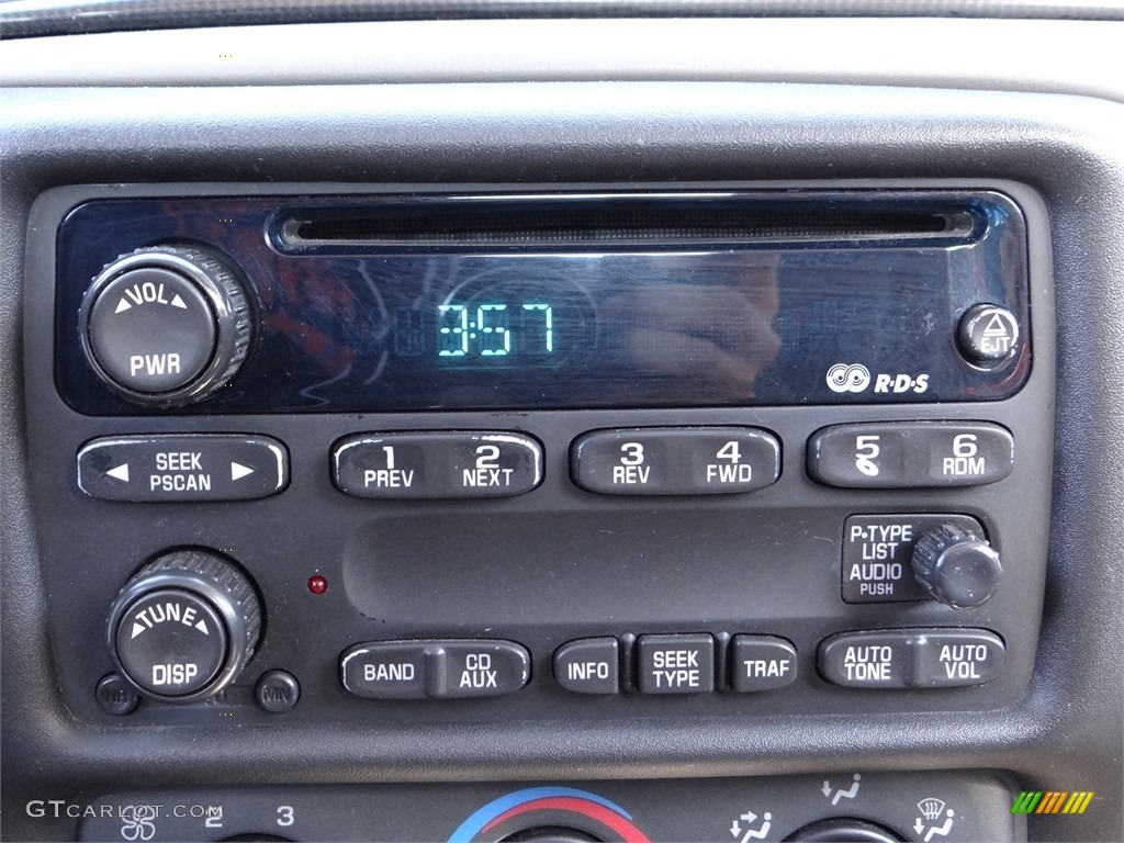2002 Malibu Sedan - Bright White / Gray photo #18