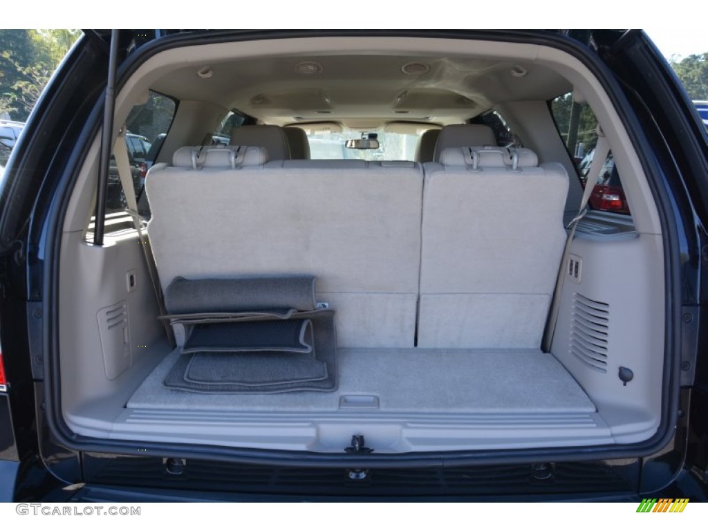 2014 Navigator 4x2 - Tuxedo Black / Stone photo #16