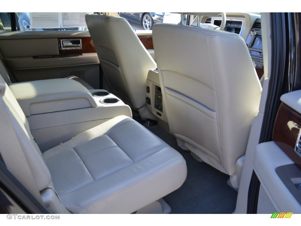 2014 Navigator 4x2 - Tuxedo Black / Stone photo #17