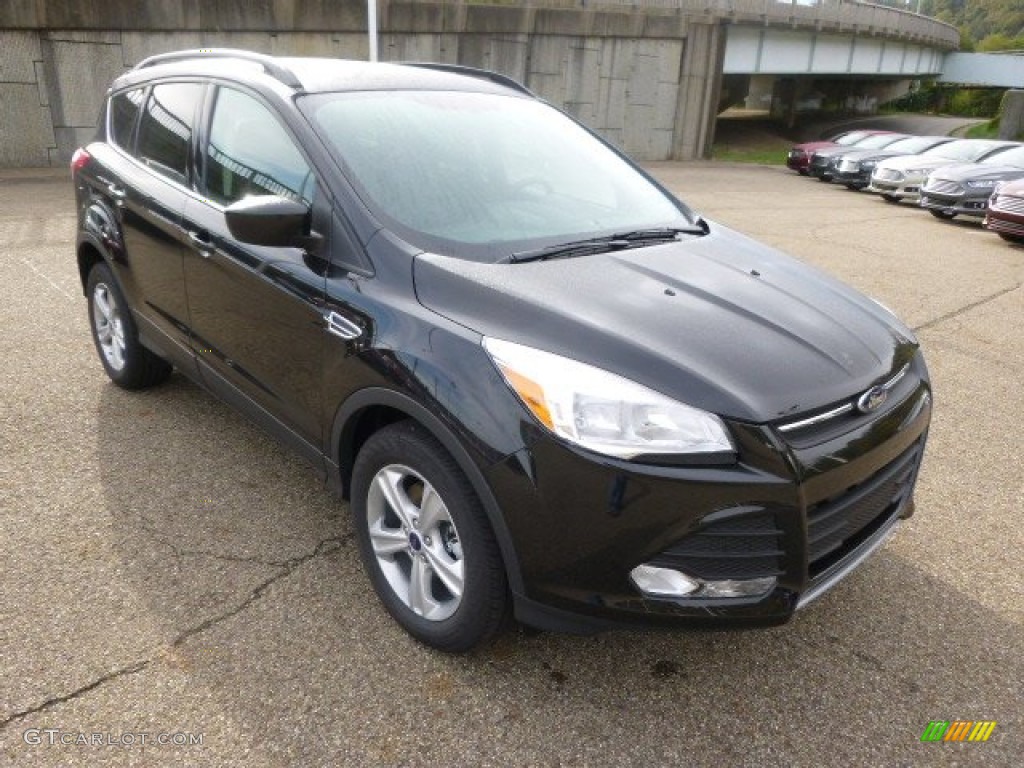 Tuxedo Black Metallic 2015 Ford Escape SE 4WD Exterior Photo #98055796
