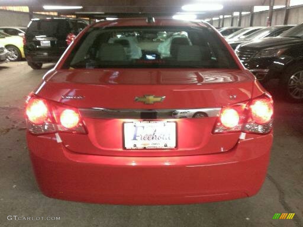 2015 Cruze LT - Red Hot / Jet Black/Medium Titanium photo #5