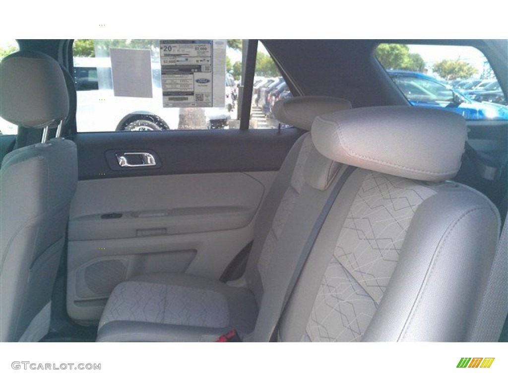 2015 Explorer FWD - Ingot Silver / Medium Light Stone photo #15