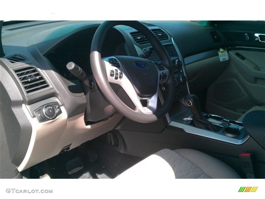 2015 Explorer FWD - Ingot Silver / Medium Light Stone photo #24