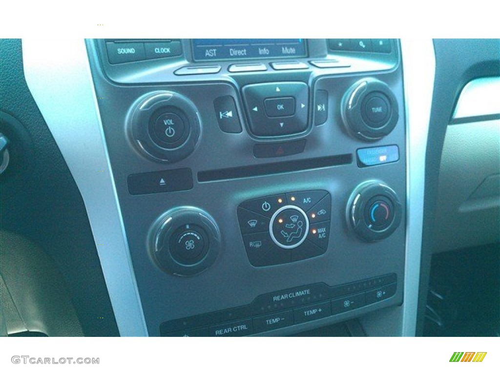 2015 Explorer FWD - Ingot Silver / Medium Light Stone photo #34