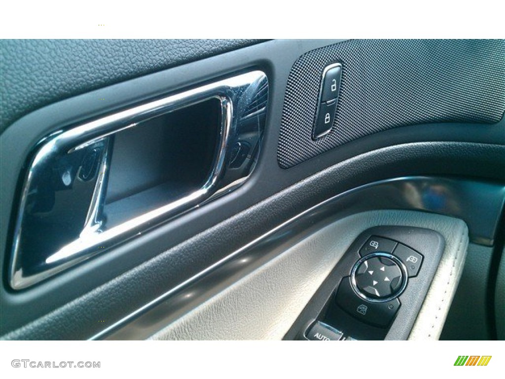 2015 Explorer FWD - Ingot Silver / Medium Light Stone photo #23