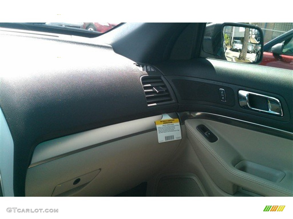 2015 Explorer FWD - Ingot Silver / Medium Light Stone photo #33