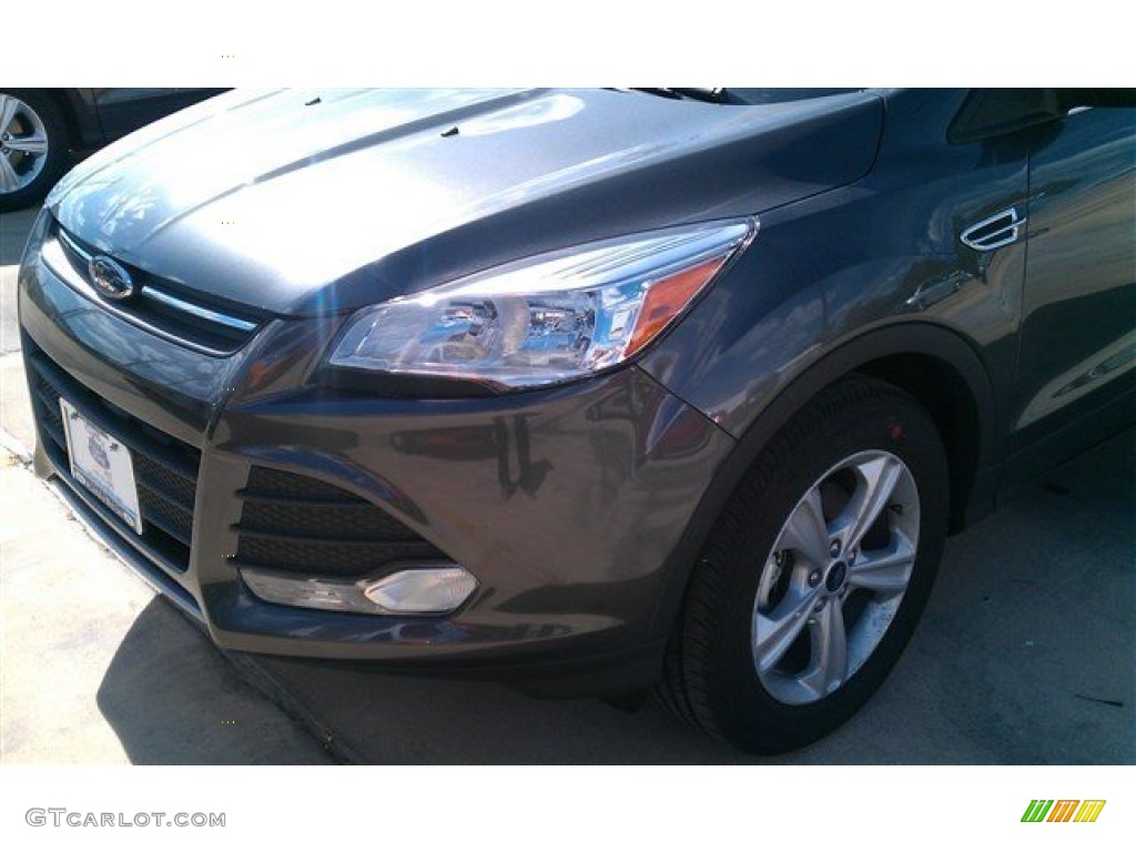 2015 Escape SE - Magnetic Metallic / Charcoal Black photo #16