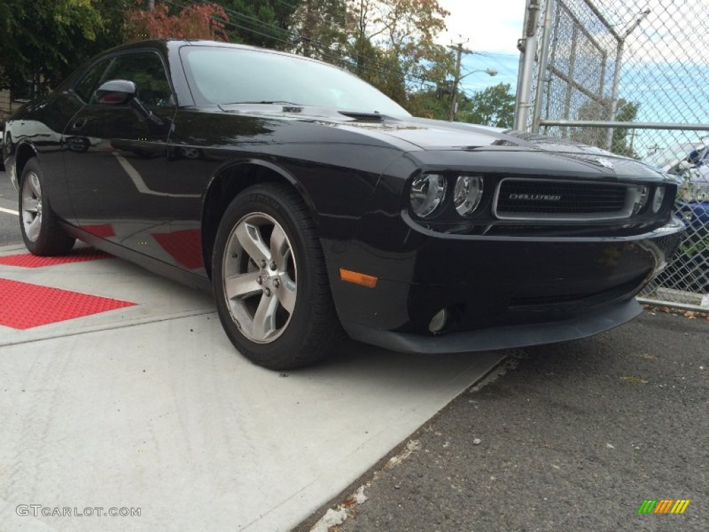 Brilliant Black Crystal Pearl Coat 2009 Dodge Challenger SE Exterior Photo #98084986