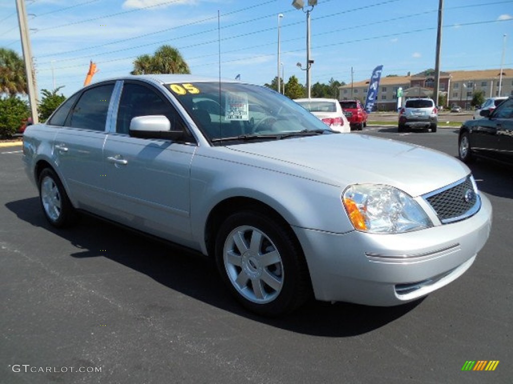 Silver Frost Metallic 2005 Ford Five Hundred SE Exterior Photo #98087976