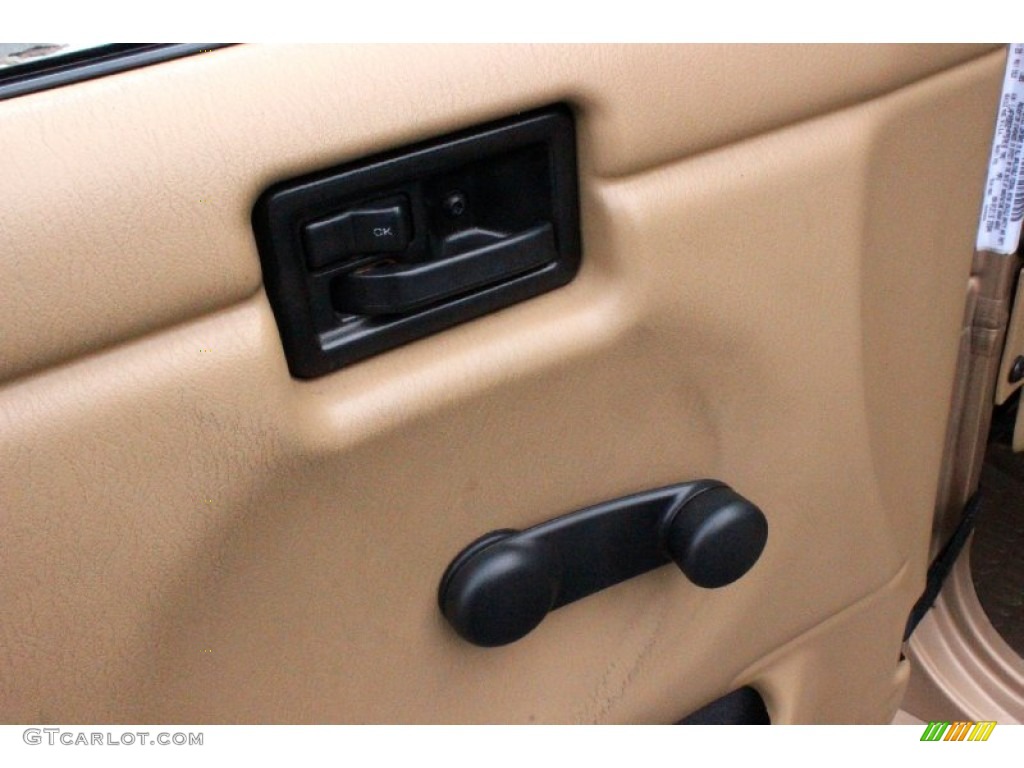 2000 Wrangler Sahara 4x4 - Desert Sand Pearl / Camel/Dark Green photo #12