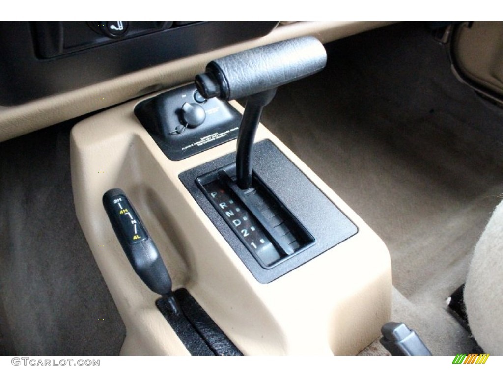 2000 Wrangler Sahara 4x4 - Desert Sand Pearl / Camel/Dark Green photo #21