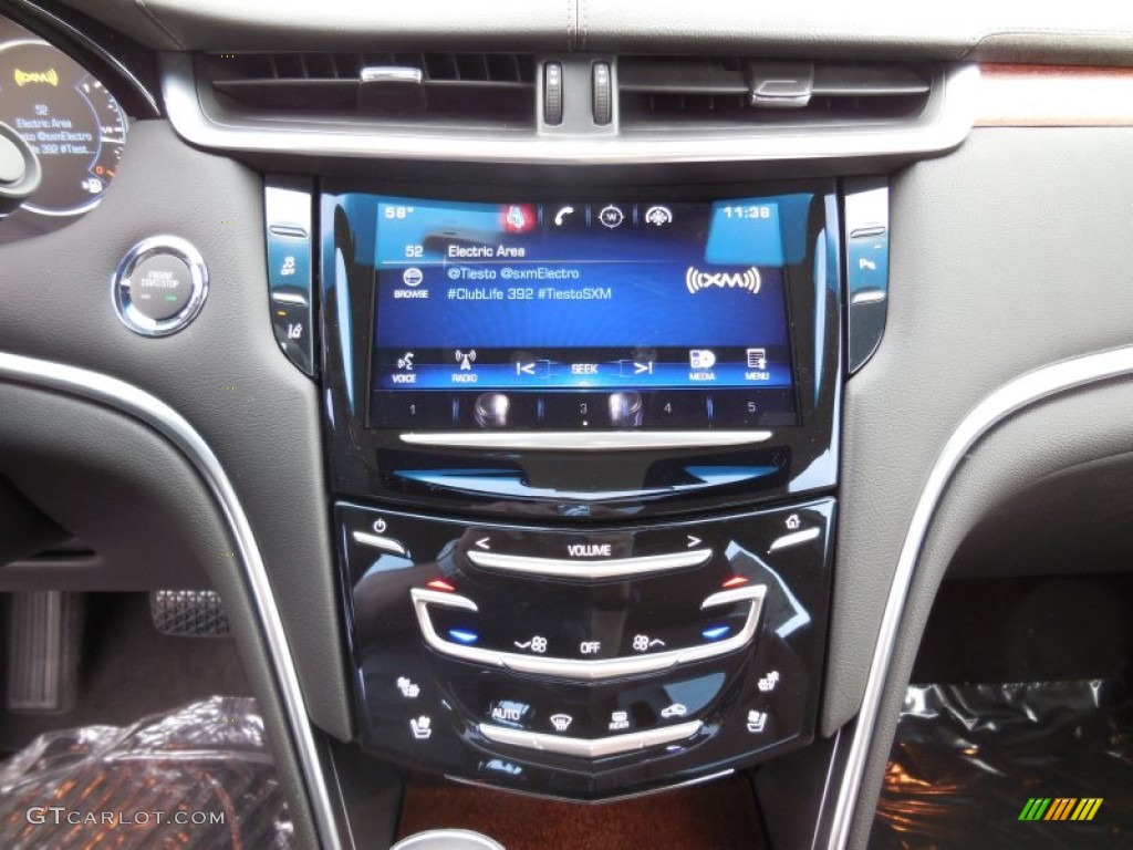 2015 Cadillac XTS Premium AWD Sedan Controls Photos