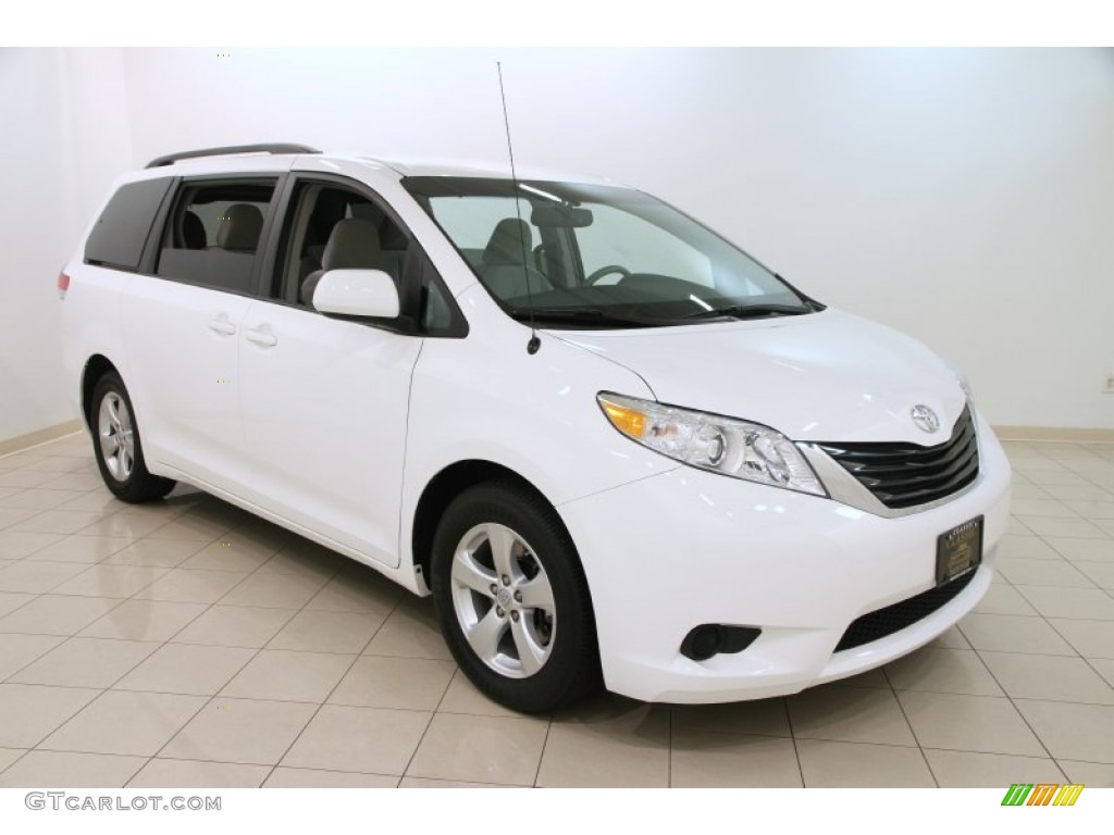 2013 Sienna LE - Super White / Light Gray photo #1