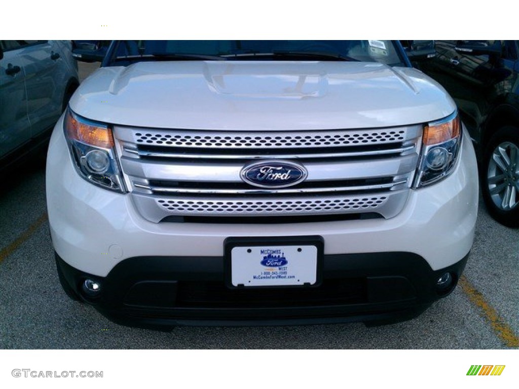 2015 Explorer XLT - White Platinum / Medium Light Stone photo #37