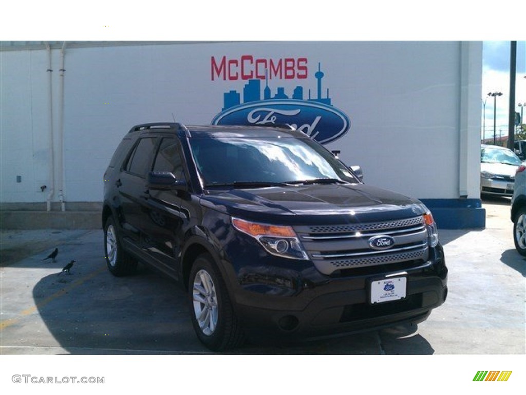 2015 Explorer FWD - Tuxedo Black / Medium Light Stone photo #1