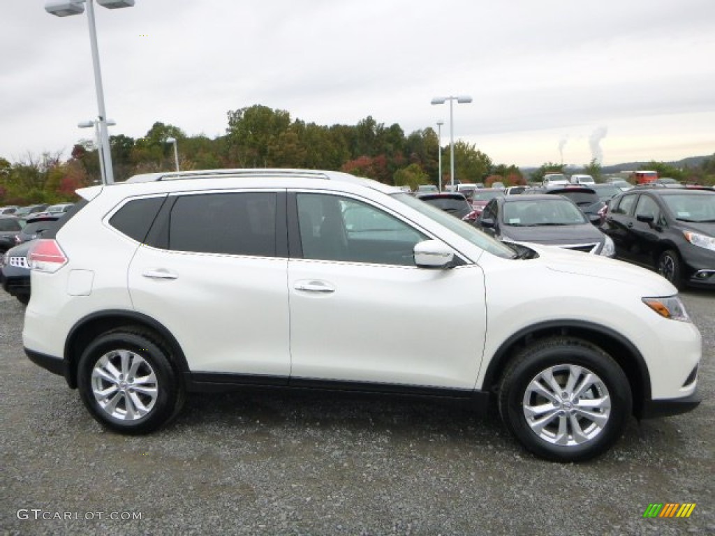 2015 Rogue SV AWD - Pearl White / Charcoal photo #2