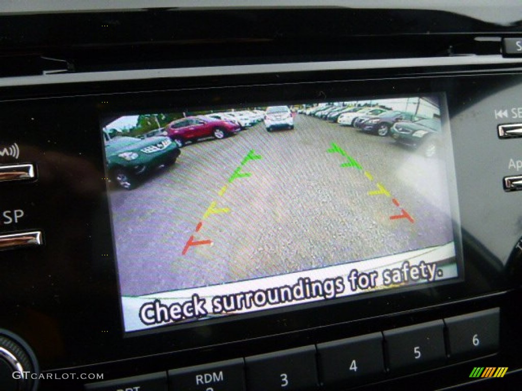 2015 Rogue SV AWD - Pearl White / Charcoal photo #20