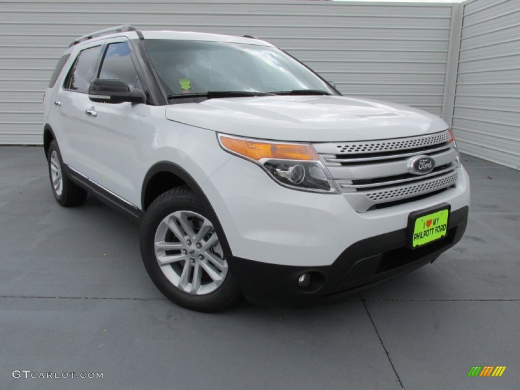 2015 Explorer XLT - Oxford White / Medium Light Stone photo #1