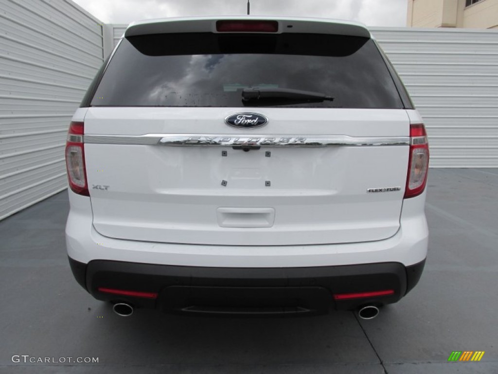 2015 Explorer XLT - Oxford White / Medium Light Stone photo #5