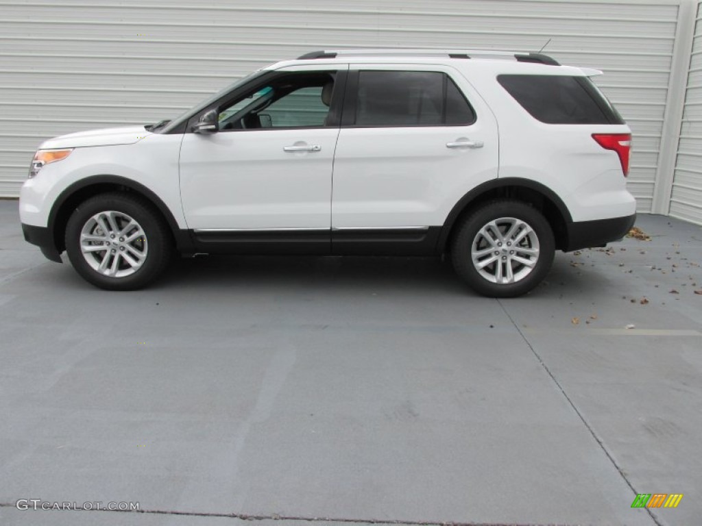 2015 Explorer XLT - Oxford White / Medium Light Stone photo #6
