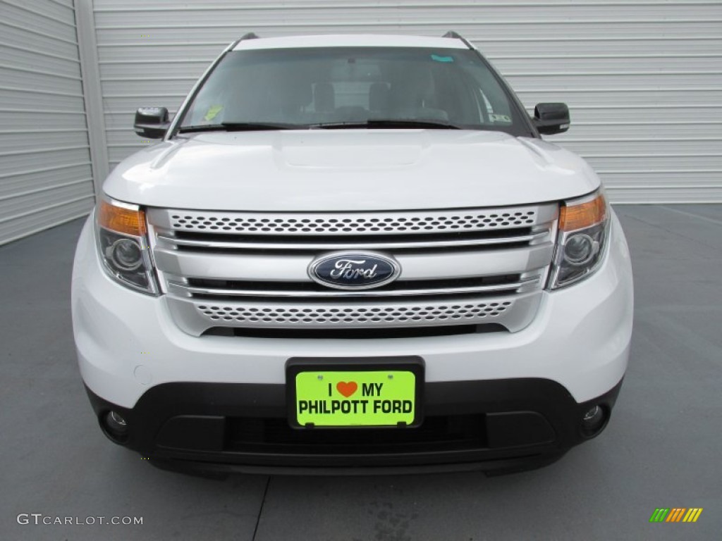 2015 Explorer XLT - Oxford White / Medium Light Stone photo #8