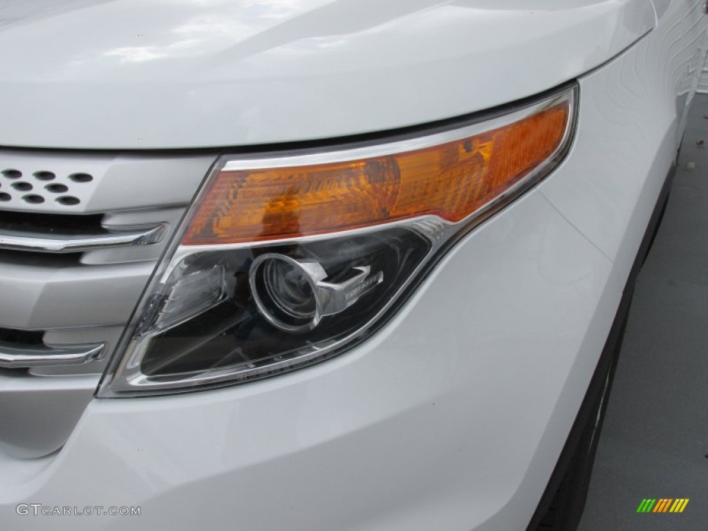 2015 Explorer XLT - Oxford White / Medium Light Stone photo #9