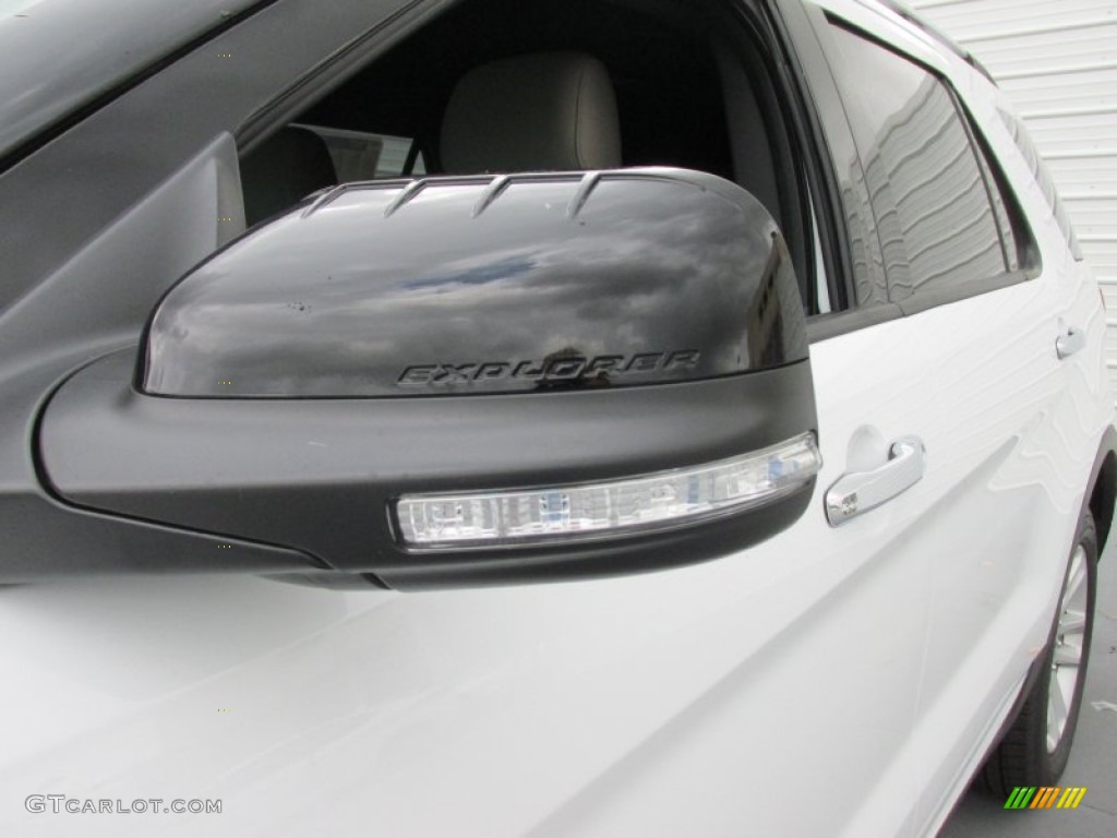 2015 Explorer XLT - Oxford White / Medium Light Stone photo #12