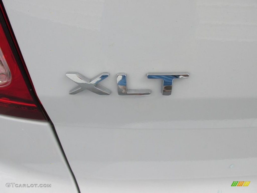 2015 Explorer XLT - Oxford White / Medium Light Stone photo #13