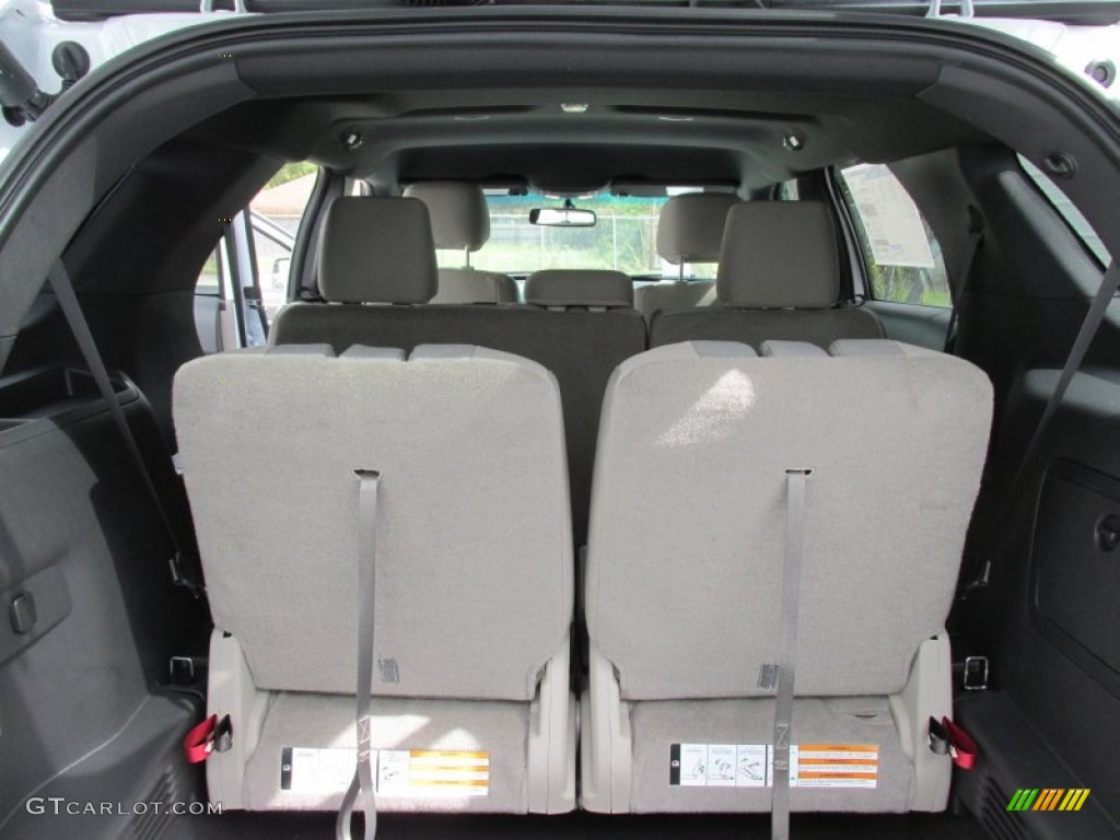 2015 Explorer XLT - Oxford White / Medium Light Stone photo #18