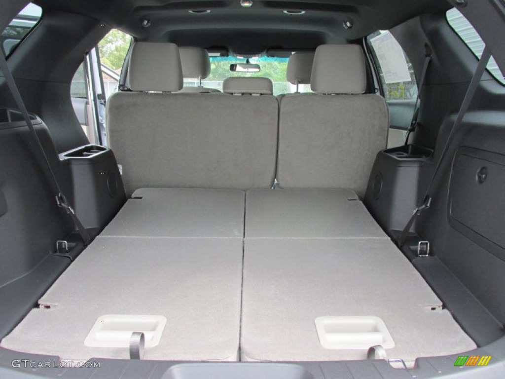 2015 Explorer XLT - Oxford White / Medium Light Stone photo #19