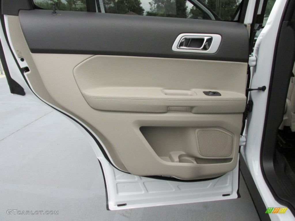 2015 Explorer XLT - Oxford White / Medium Light Stone photo #21