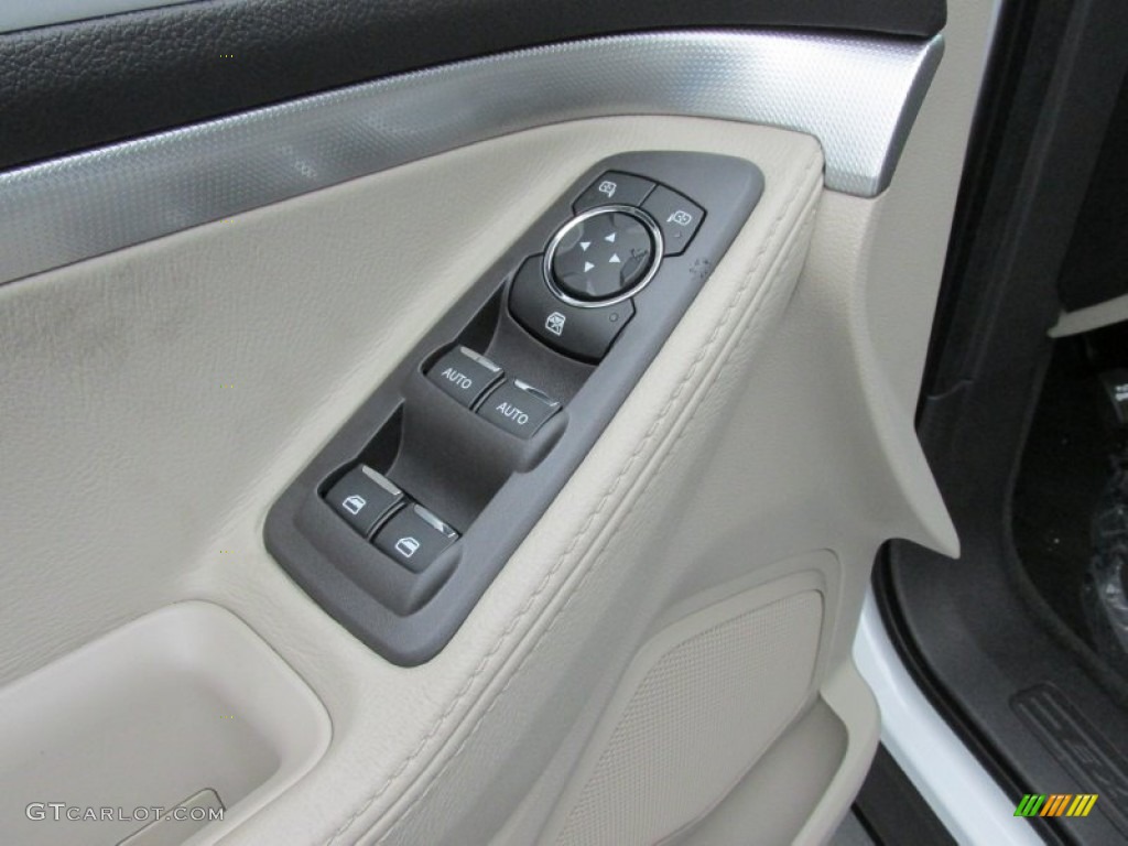 2015 Explorer XLT - Oxford White / Medium Light Stone photo #25