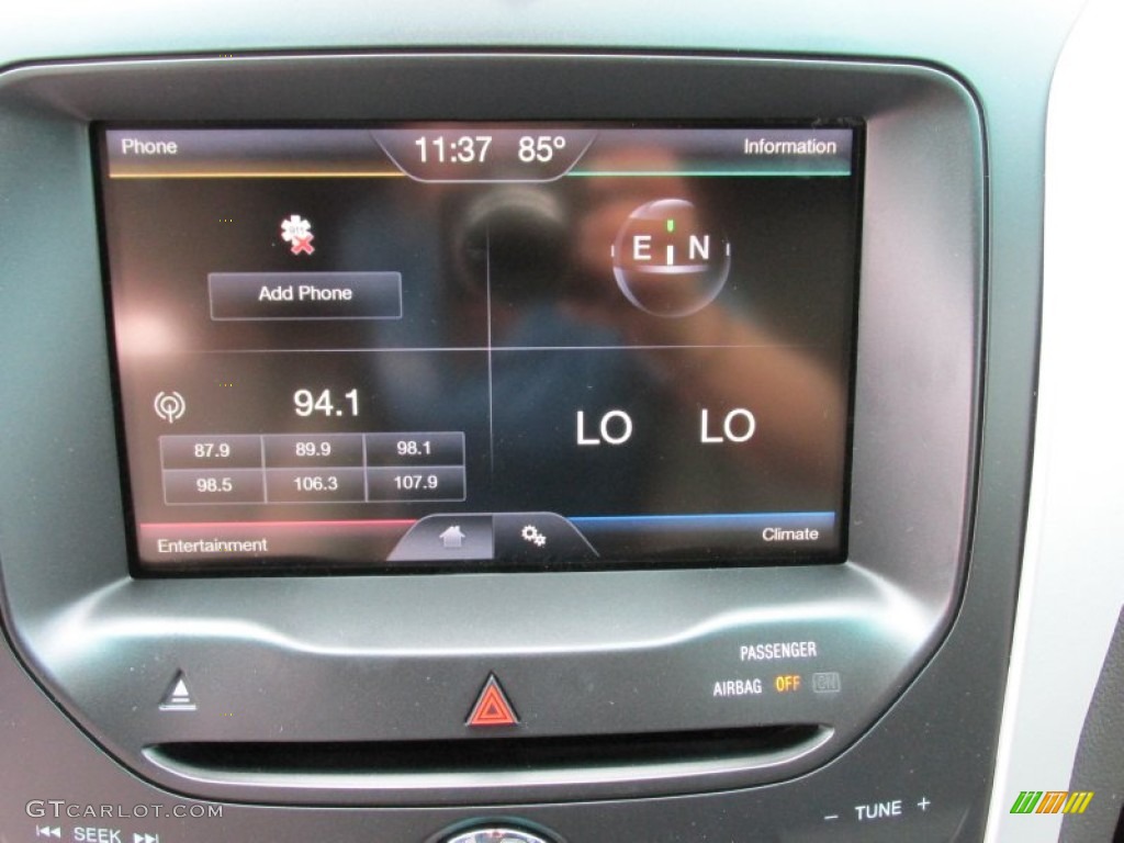2015 Explorer XLT - Oxford White / Medium Light Stone photo #30