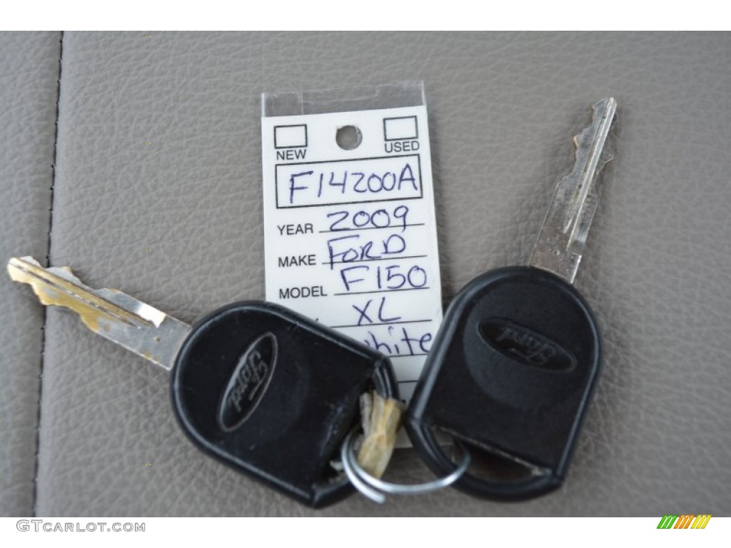 2009 F150 XL Regular Cab - Brilliant Silver Metallic / Stone/Medium Stone photo #19