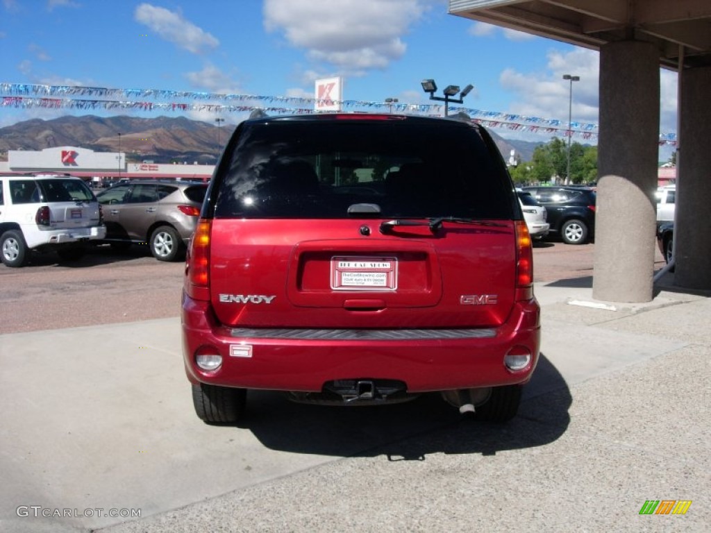 2004 Envoy SLE 4x4 - Magnetic Red Metallic / Medium Pewter photo #4