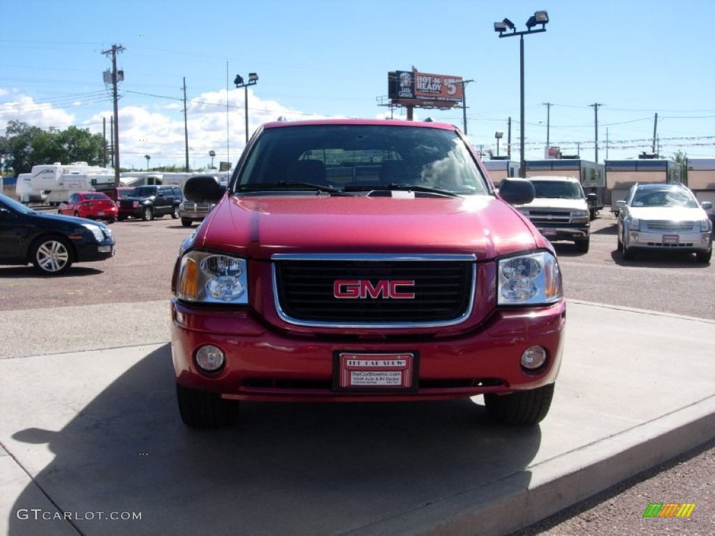 2004 Envoy SLE 4x4 - Magnetic Red Metallic / Medium Pewter photo #8