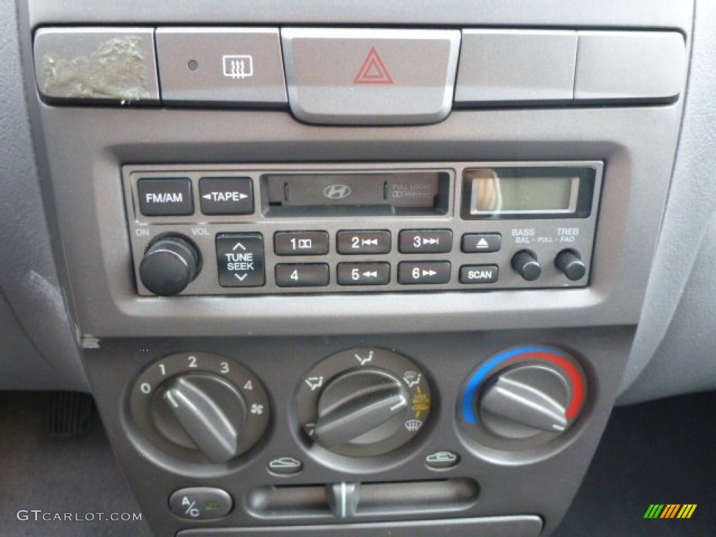 2002 Accent GL Sedan - Retro Red / Gray photo #13