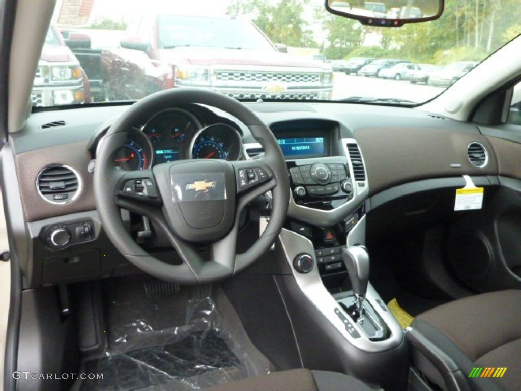 2015 Chevrolet Cruze LT Brownstone Dashboard Photo #98168238