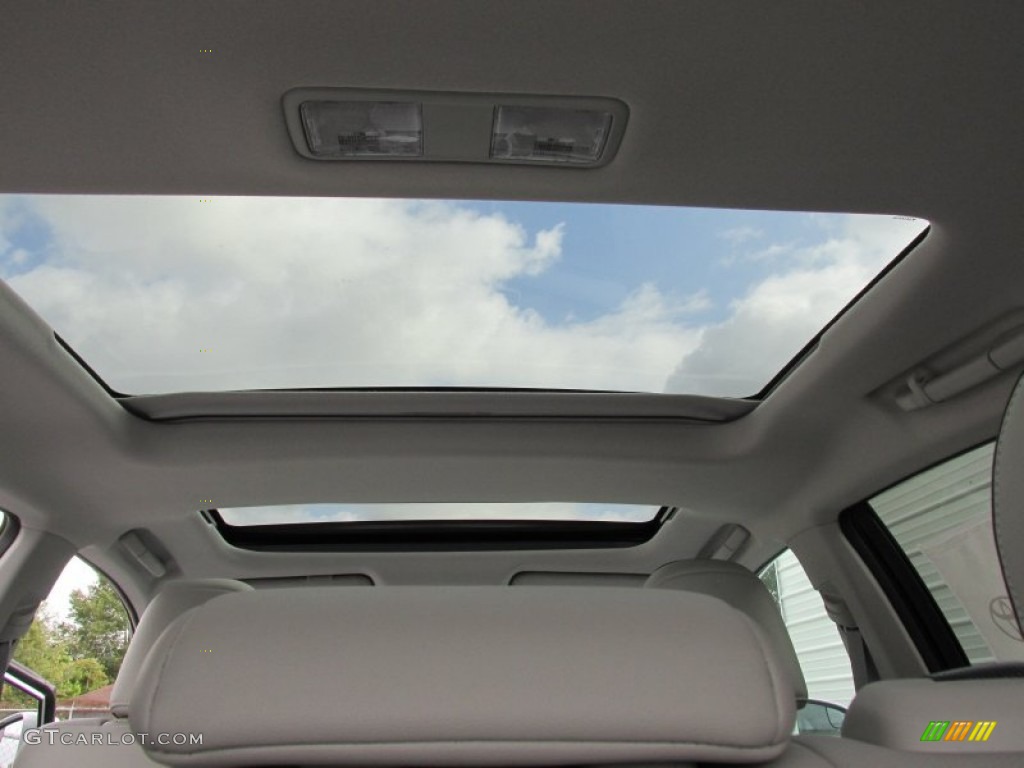 2015 Toyota Venza XLE V6 Sunroof Photos