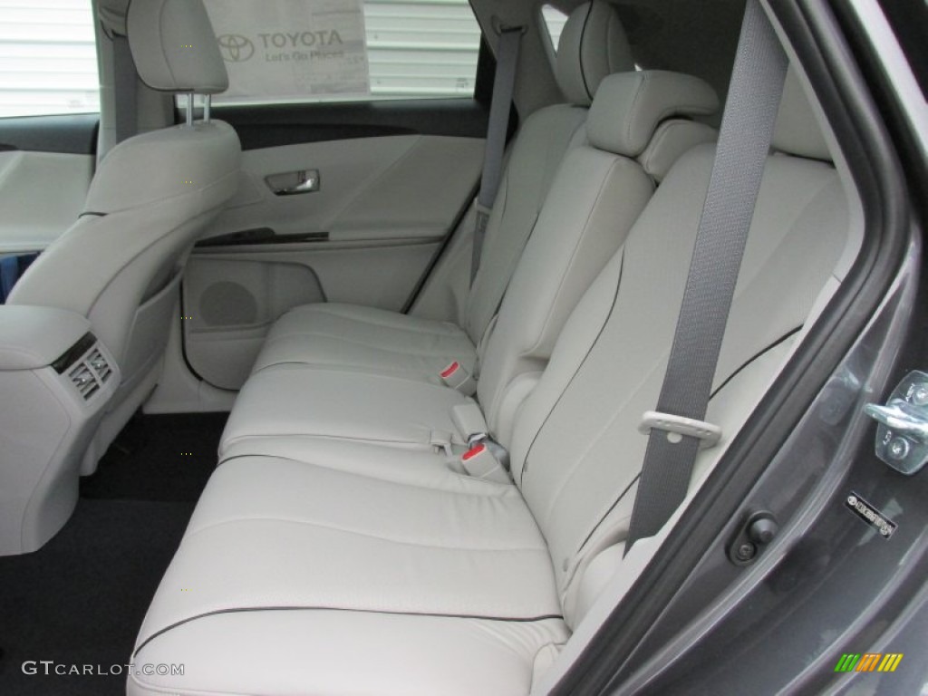 Light Gray Interior 2015 Toyota Venza XLE V6 Photo #98177379