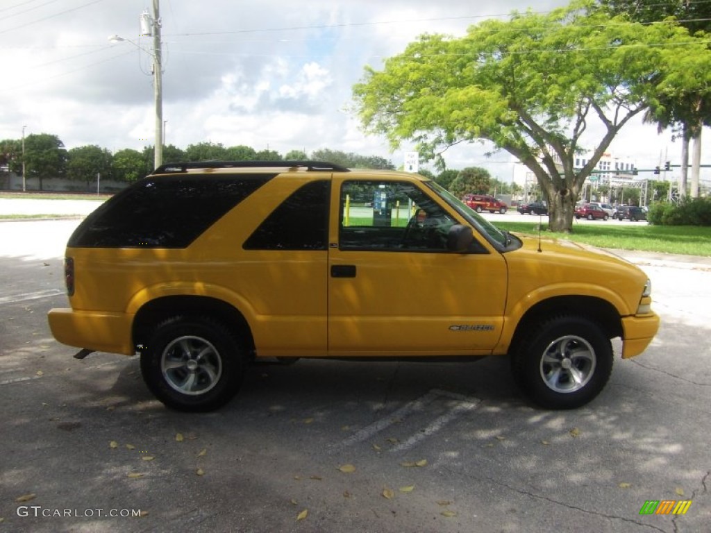 2003 Blazer LS - Yellow / Graphite photo #5