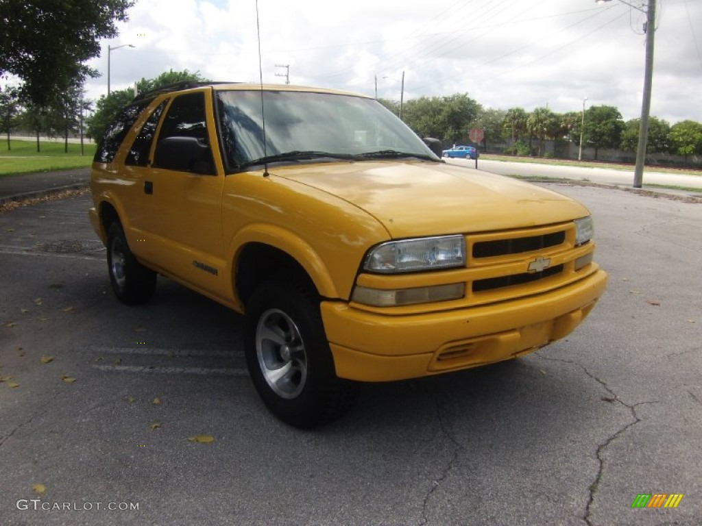 2003 Blazer LS - Yellow / Graphite photo #6