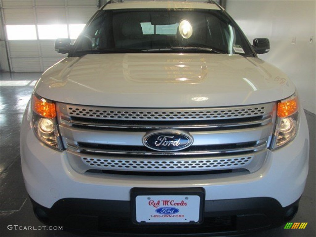 2015 Explorer XLT - White Platinum / Medium Light Stone photo #2