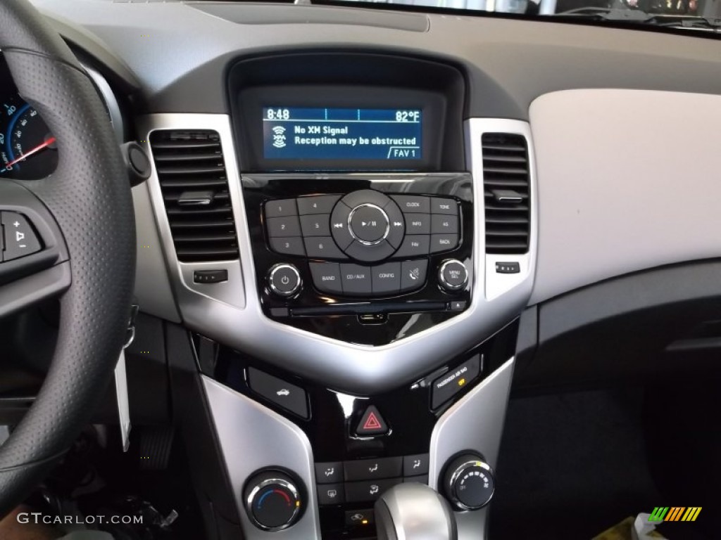 2015 Chevrolet Cruze LS Controls Photo #98190867