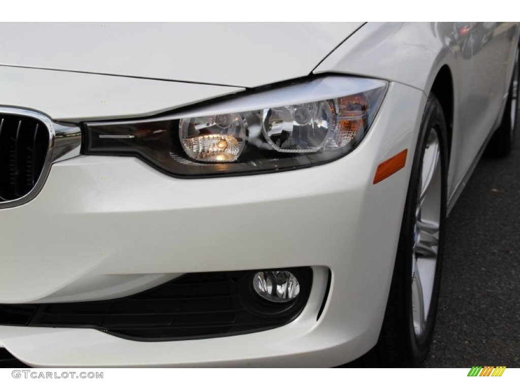 2014 3 Series 320i xDrive Sedan - Mineral White Metallic / Black photo #31