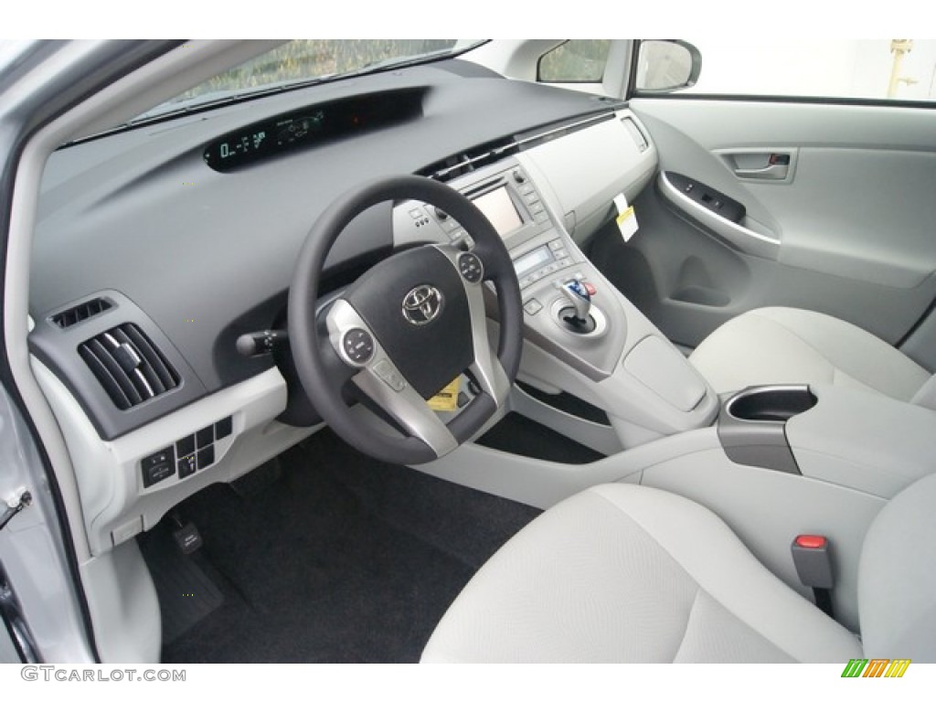Misty Gray Interior 2015 Toyota Prius Three Hybrid Photo #98203686