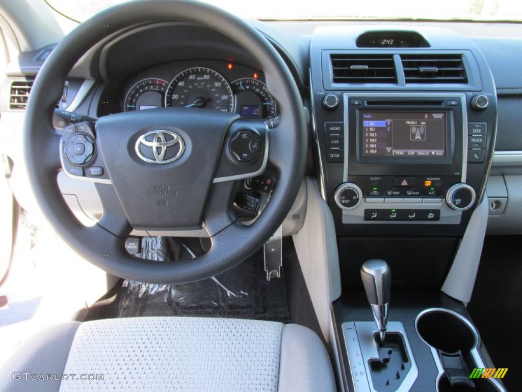 2014 Camry LE - Classic Silver Metallic / Ash photo #25