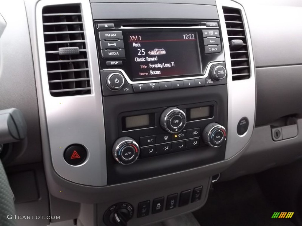 2015 Nissan Frontier SV Crew Cab 4x4 Controls Photo #98236145
