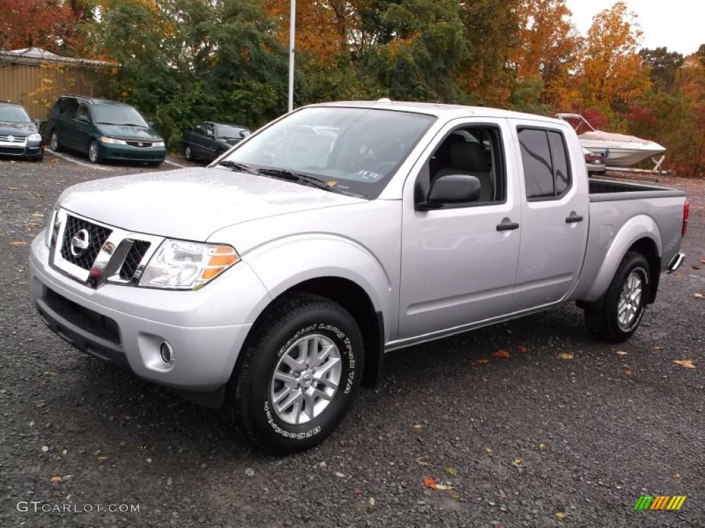 2015 Nissan Frontier SV Crew Cab 4x4 Exterior Photos