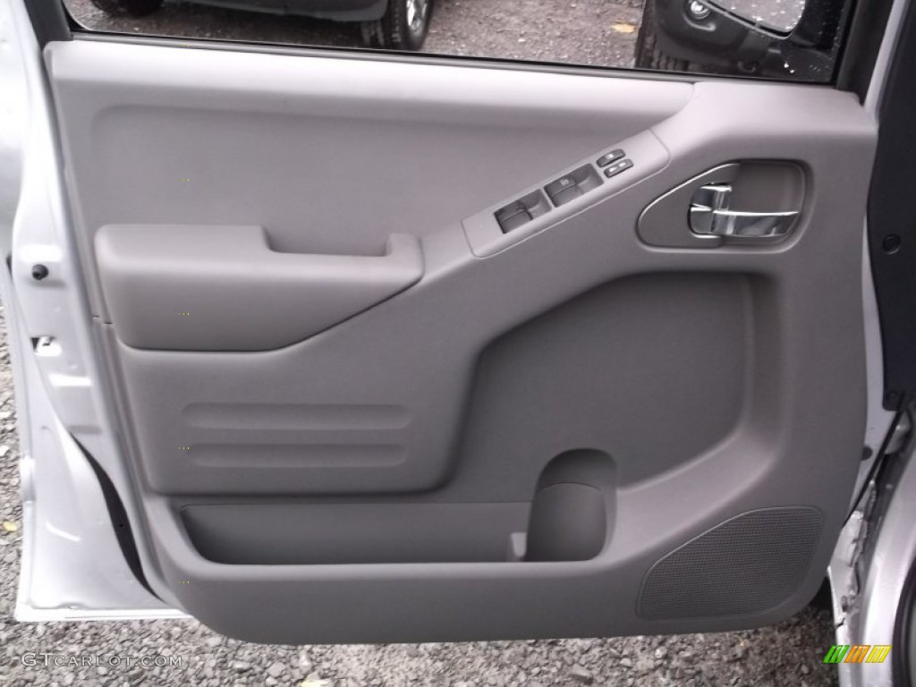 2015 Nissan Frontier SV Crew Cab 4x4 Door Panel Photos